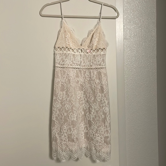 ✨BRAND NEW✨ Victoria’s Secret Ivory Lace Chemise Size XS - Picture 1 of 6